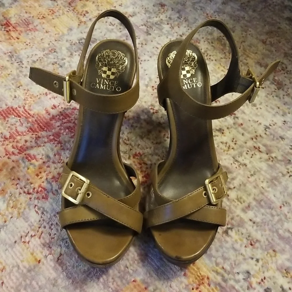 New! Vince Camuto Women's 'Catey' Leather Sandals - Picture 4 of 5